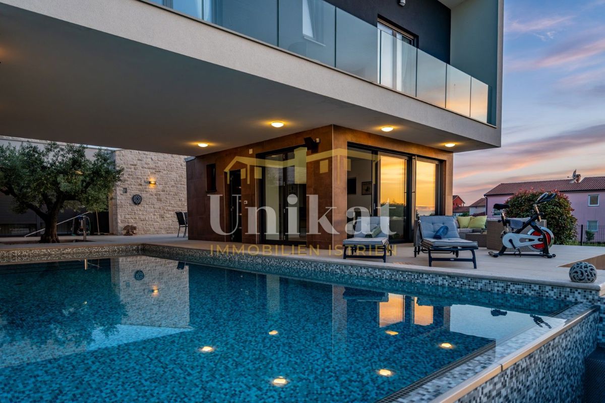 Casa di lusso con garage sotterraneo - 3 km dal mare